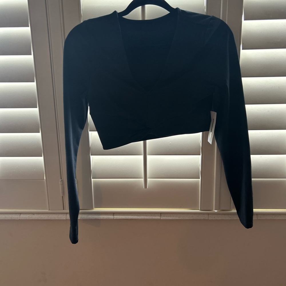 Long sleeve crop sport top